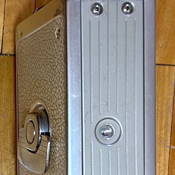 VINTAGE KODAK BROWNIE 8mm MOVIE CAMERA W/ LEATHER FIELD CASE - Picture 10 of 14